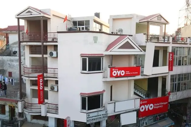 OYO 10239 Holiday INN Paradise - Dış Mekan