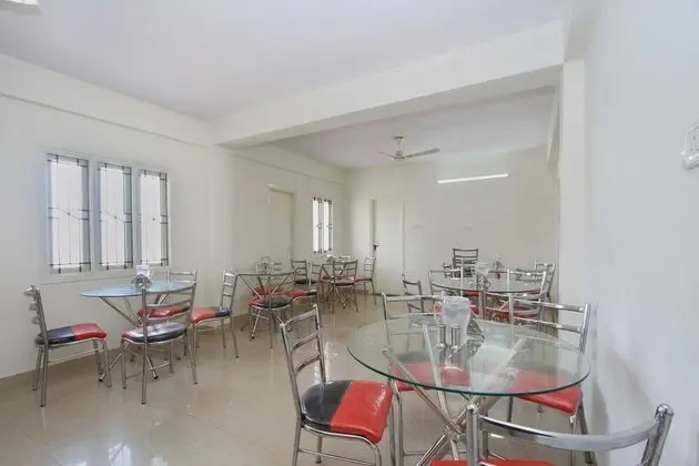 OYO 10258 Hotel Hibiscus Hebbal - Yerinde Yemek