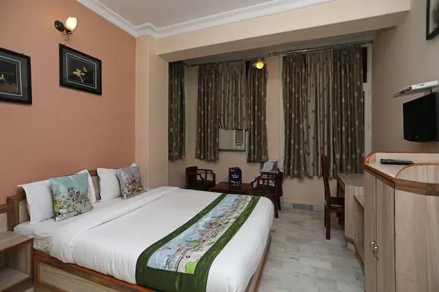 OYO 10326 Hotel Royal Inn