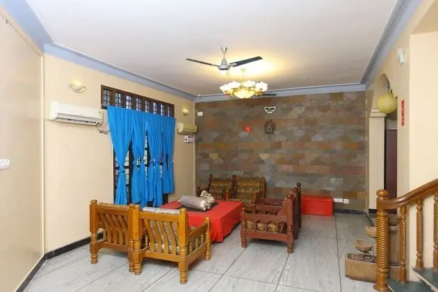 OYO 10356 Hotel Nachiappa Adyar Inn - Lobi
