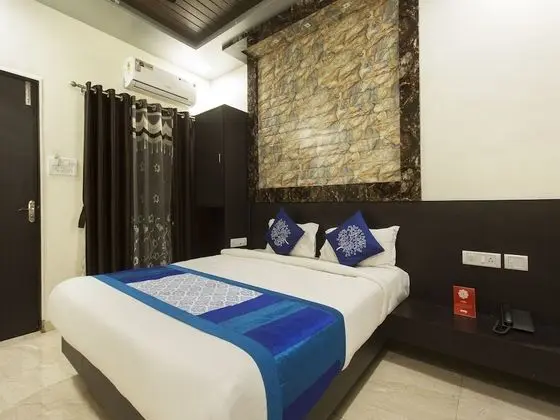 OYO 10374 Hotel Swapnalok