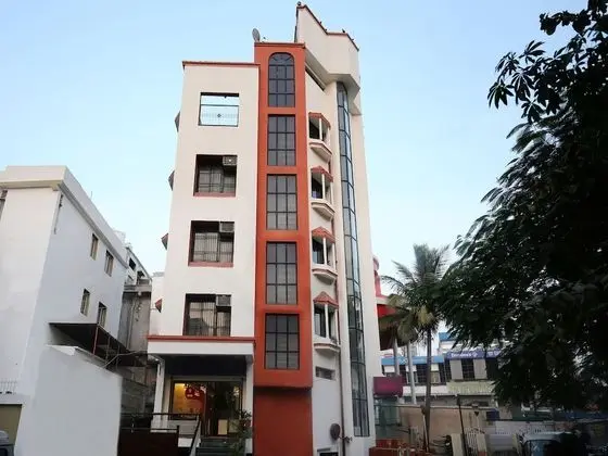 OYO 10416 Hotel Arts Executive - Dış Mekan