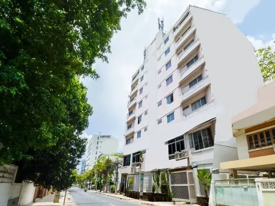OYO 1042 Boon's Residence Sathorn