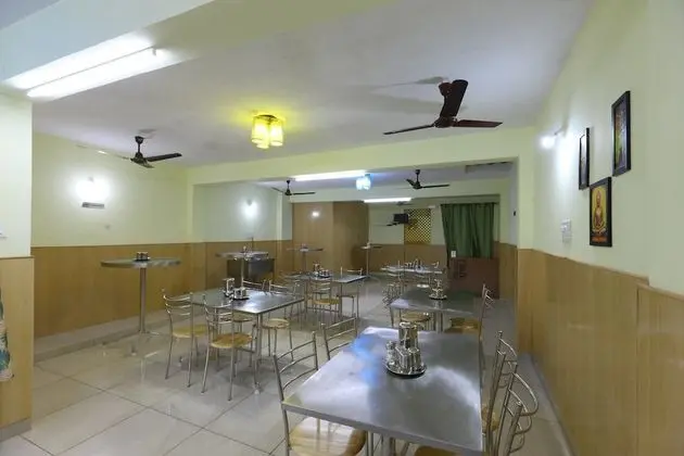 OYO 10449 Hotel Le Sai - Yerinde Yemek