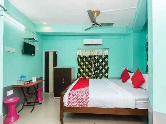 OYO 10471 Hotel Samrat Palace
