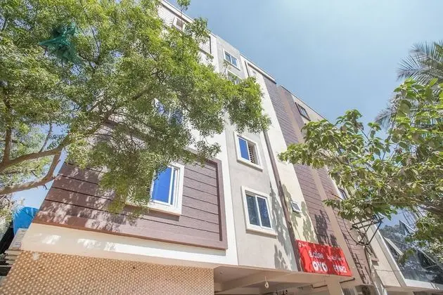 OYO 10475 PMR Hotel