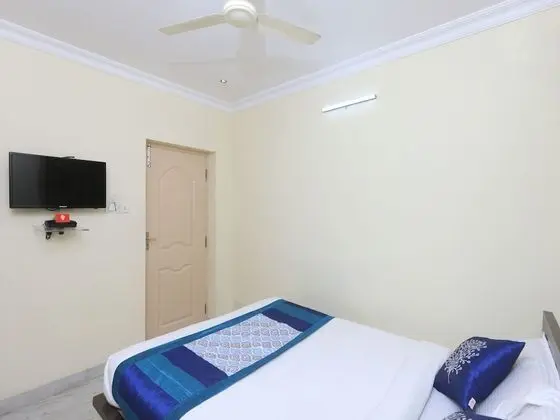 OYO 1054 Hotel AVNB Towers