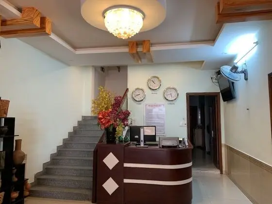 OYO 1054 Rong Vang Hotel - Lobi