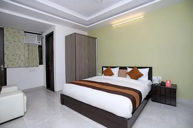 OYO 10581 Platinum Residency