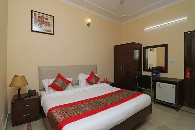 OYO 10583 Hotel Amigo