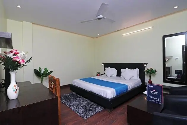 OYO 10666 Hotel Star