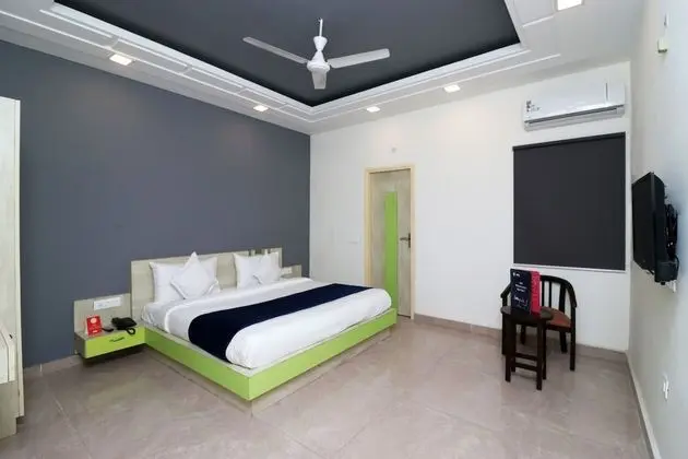 OYO 10668 Hotel Viditva 3