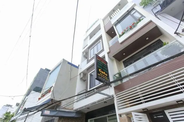 OYO 1068 Fussa Hostel And Apartment