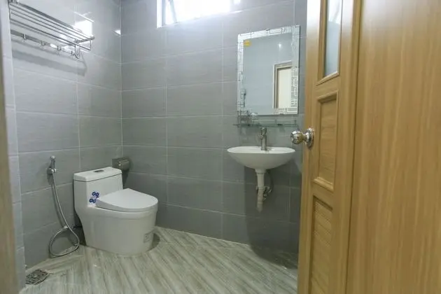 OYO 1068 Fussa Hostel And Apartment - Banyo Tipleri