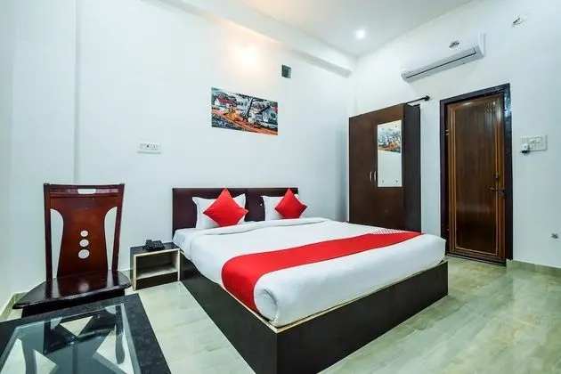 OYO 10682 Hotel Blue Lotus