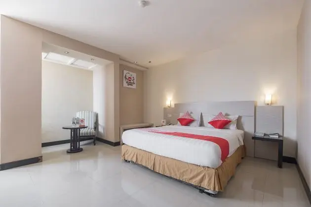 OYO 1081 Allson City Hotel Makassar - Oda