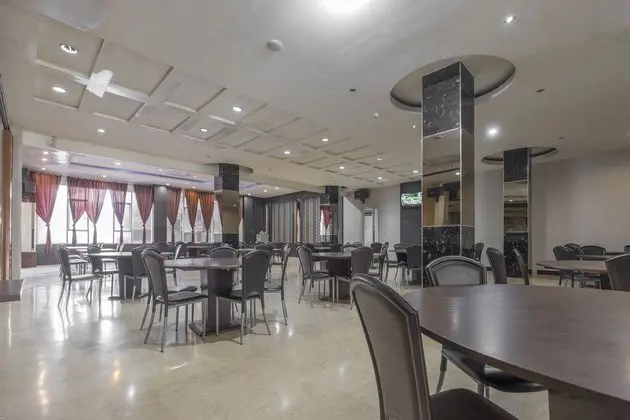 OYO 1081 Allson City Hotel Makassar - Yeme / İçme