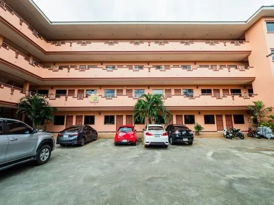 OYO 1087 Udom Khomkham Apartment - Dış Mekan