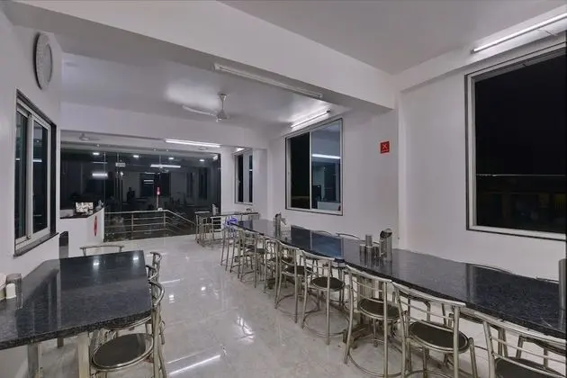 OYO 10885 Hotel Keerthana International - Yerinde Yemek