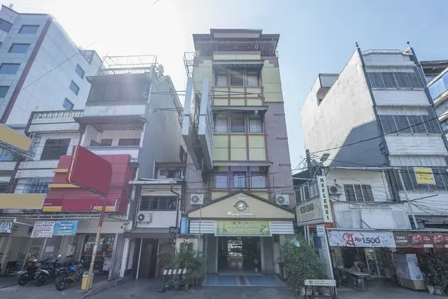 OYO 1090 Hotel Anging Mammiri Makassar - Dış Mekan