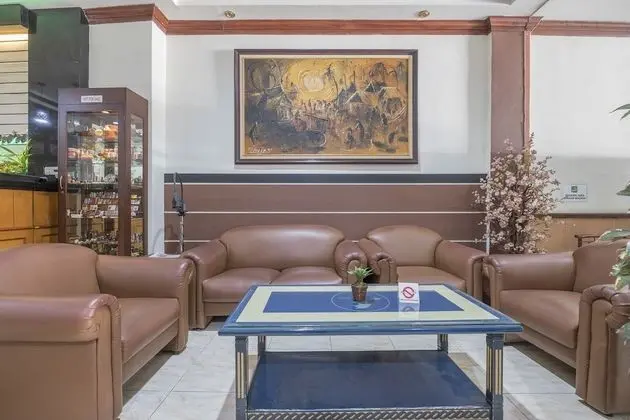 OYO 1090 Hotel Anging Mammiri Makassar - Lobi