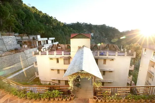 OYO 10976 Home Cheerful 2BHK Scenic Barog - Dış Mekan