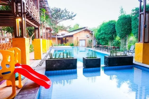 OYO 1099 Bandini Riverside Cottage - Havuz