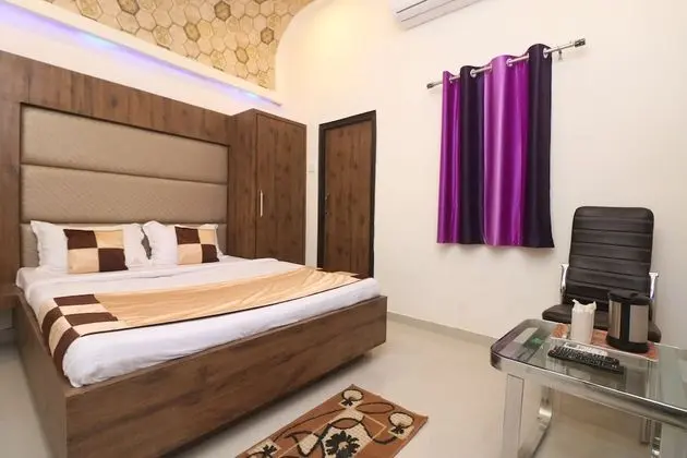 OYO 10991 Hotel Gagan