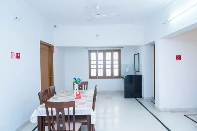 OYO 11064 Home Elegant 3BHK Villa Near Hiran Magri - Oda Düzeni