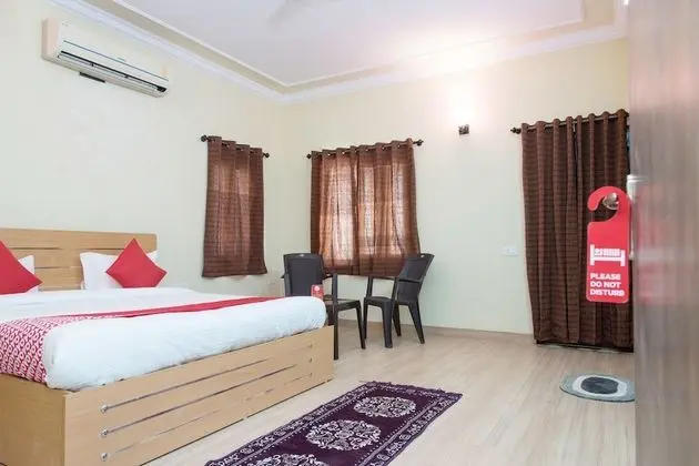 OYO 11064 Home Spacious 3BHK Near Hiran Magri - Oda