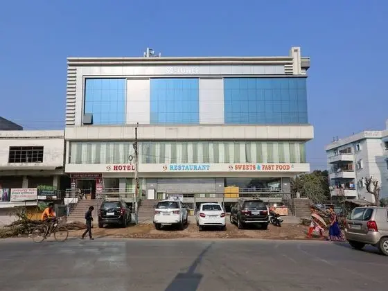 OYO 11306 SS Hotel