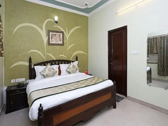 OYO 11312 Hotel Aero Capitol