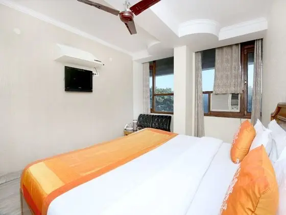 OYO 11371 Hotel M&V
