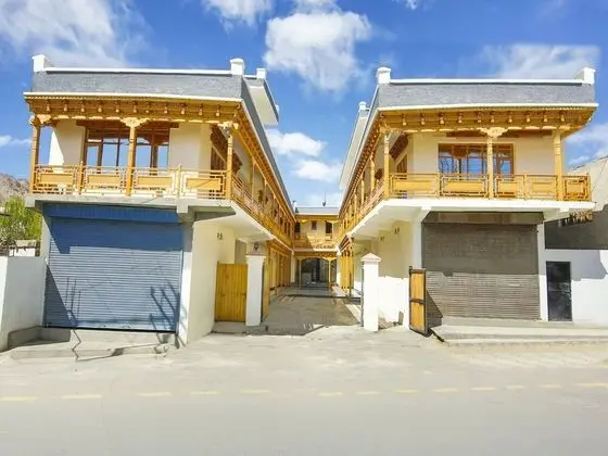 OYO 11388 Hotel Dimbir Regency - Dış Mekan