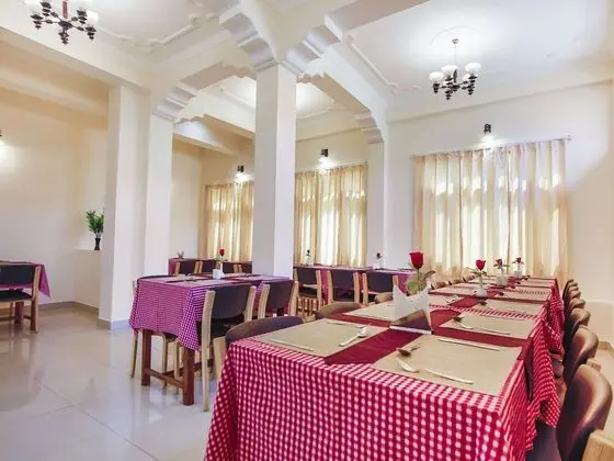 OYO 11388 Hotel Dimbir Regency - Yerinde Yemek