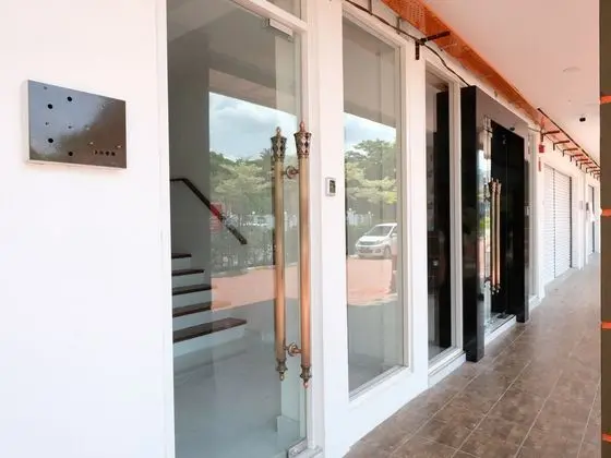 OYO 1139 W Hotel Cemerlang