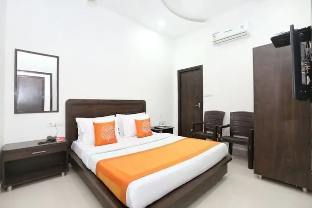 OYO 11421 Regal Residency
