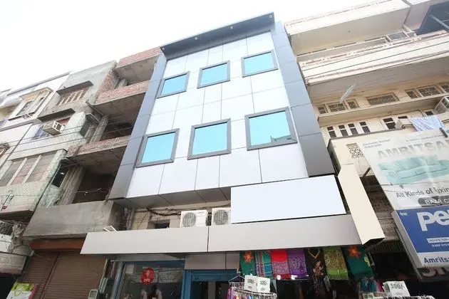 OYO 11421 Regal Residency - Dış Mekan