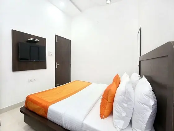 OYO 11421 Regal Residency - Oda
