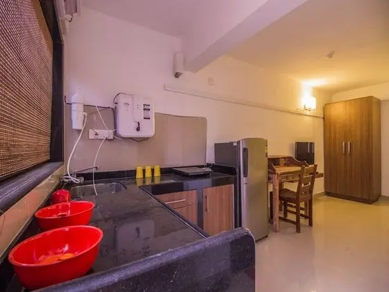 OYO 11443 Home Exotic Studio Panjim - Mutfak