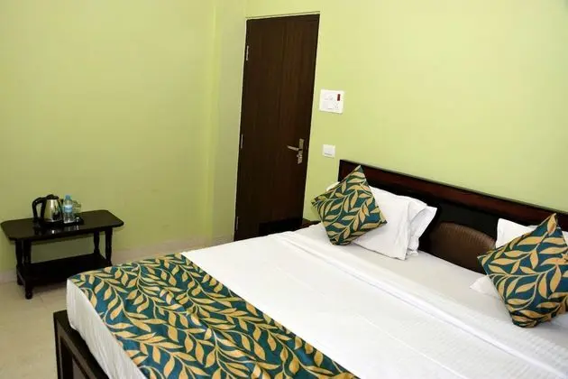 OYO 11480 Hotel Blue Star