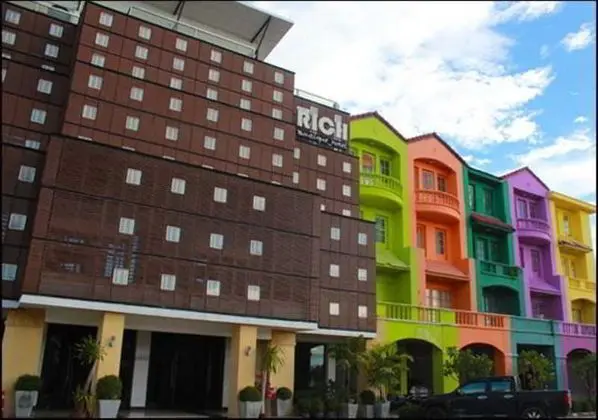 OYO 115 Rich Boutique Hotel