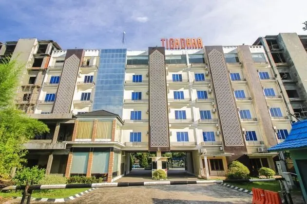 OYO 1153 Tiga Dara Hotel & Resort Syariah - Dış Mekan
