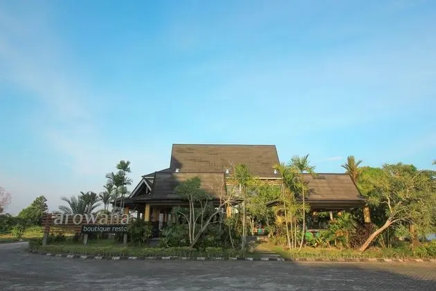 OYO 1153 Tiga Dara Hotel & Resort Syariah - Yerinde Yemek
