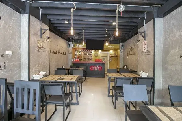 OYO 1158 Thestaycafe Hostel - Yerinde Yemek