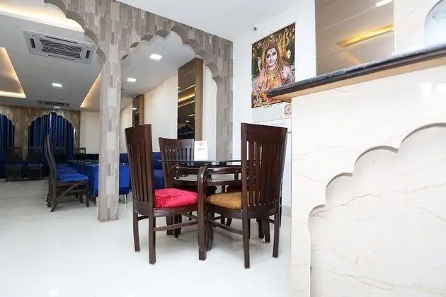 OYO 11583 Hotel Prime View - Yerinde Yemek