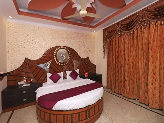 OYO 11603 President Inn