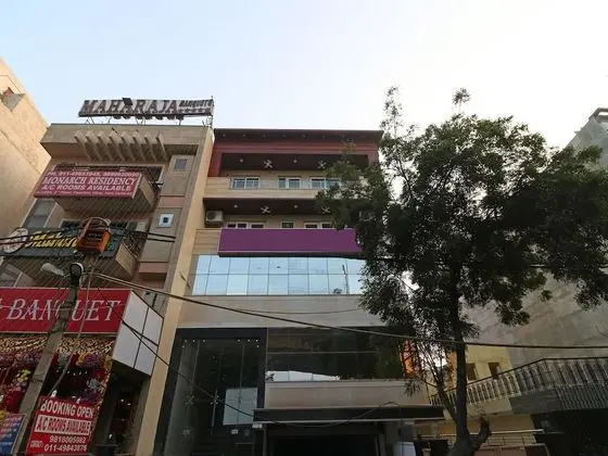 OYO 11611 Royal Palace Inn