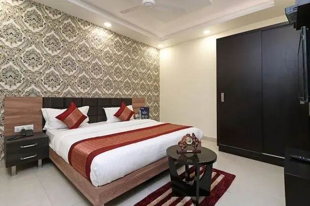 OYO 11611 Royal Palace Inn - Oda