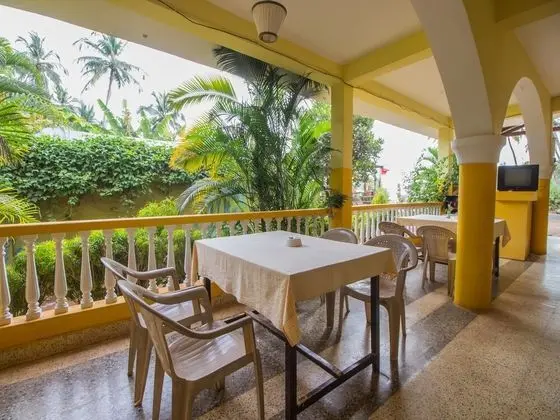 OYO 11619 Home Peaceful Studio Ashwem Beach - Yerinde Yemek